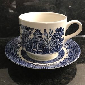 Free💕 Churchill blue willow tea cup and saucer